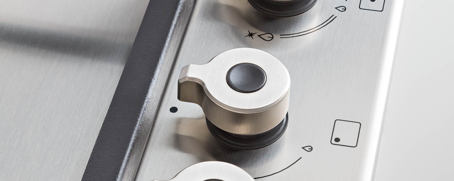 Bertazzoni Professional Series 36" 5 Aluminum Burners Stainless Steel Front Control Gas Cooktop PROF365CTXV I Luxury Appliances Direct