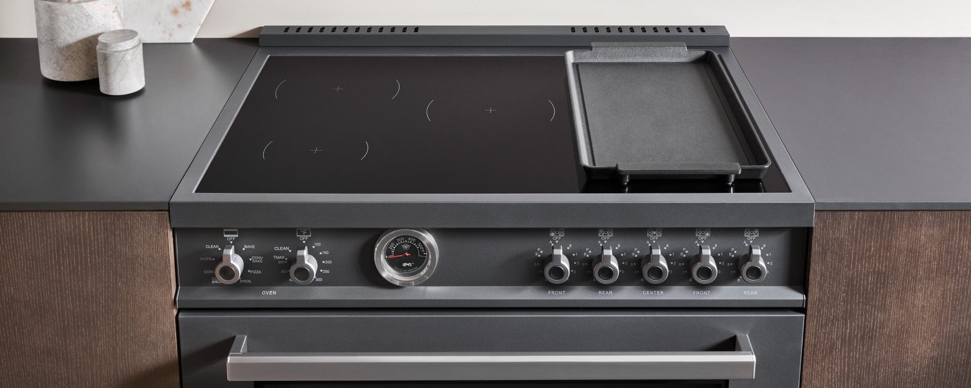 Bertazzoni Professional Series 36" 5 Heating Zones Carbonio Freestanding Induction Range With 5.7 Cu.Ft. Electric Self-Clean Oven and Cast Iron Griddle PRO365ICFEPCAT I Luxury Appliances Direct