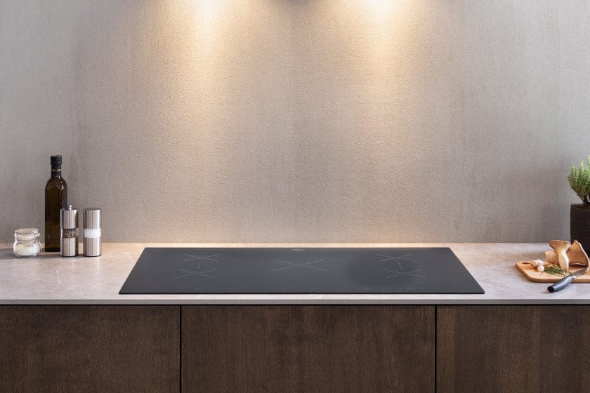 Bertazzoni Professional Series 36" 5 Heating Zones Nero Induction Cooktop P365IAE I Luxury Appliances Direct