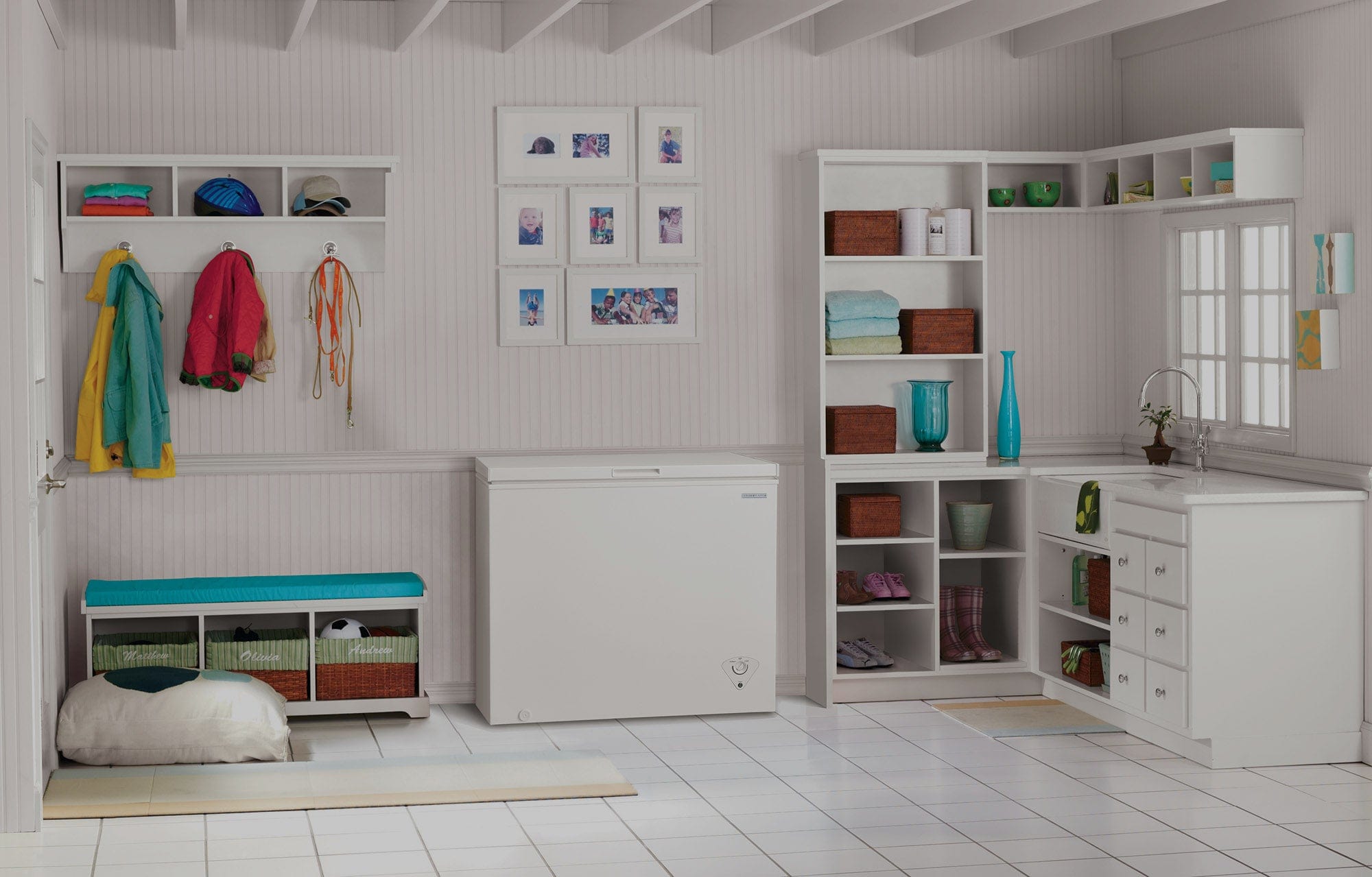 Crosley 25.1 Cubic Feet White Chest Freezer VFX25UWA I Luxury Appliances Direct