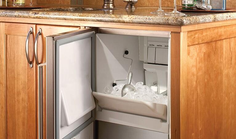 Perlick 15 inch Series Outdoor Built-In Ice Maker H50IMS I Luxury Appliances Direct