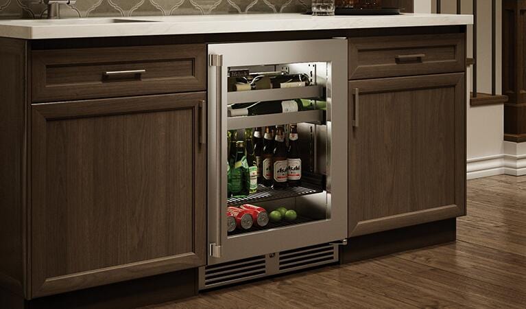 Perlick 24 inch Signature Series 3.1 cu ft Beverage Center HH24BS-4-3 I Luxury Appliances Direct