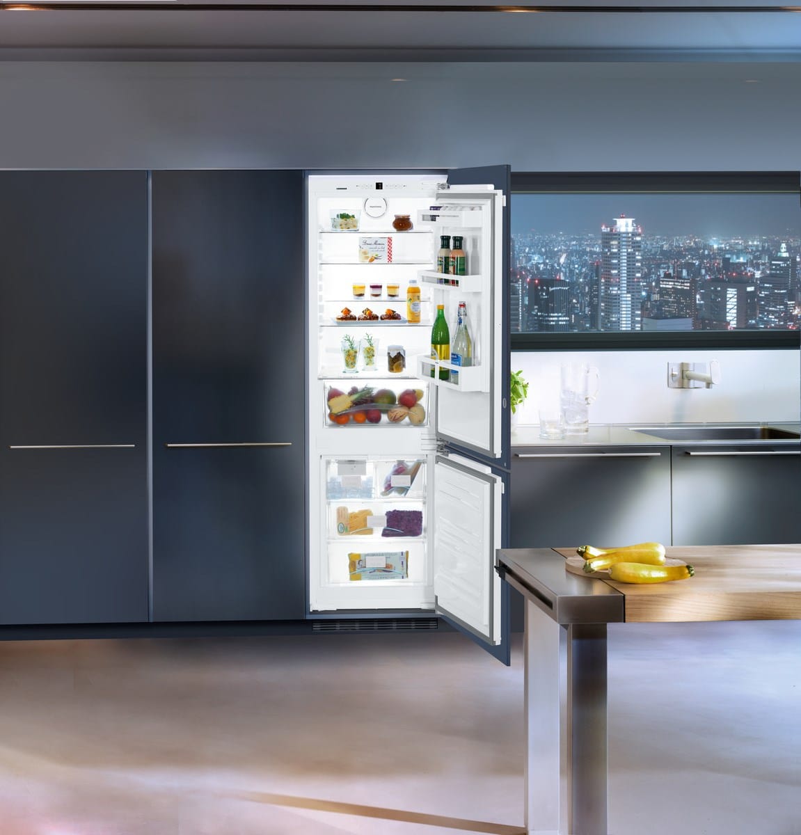 Liebherr 24" Built-In Reversible All-in Fridge-Freezer HC 1050B Refrigerators HC 1050B Luxury Appliances Direct