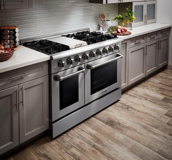 Thor Kitchen 48 in. 6.7 cu. ft. Professional Propane Gas Range in Stainless Steel HRG4808ULP I Luxury Appliances Direct